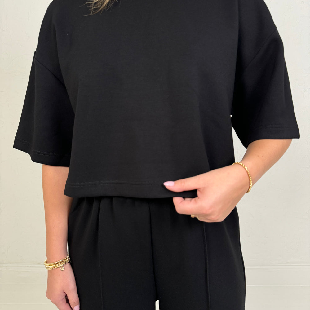 CROPPED T-SHIRT ZWART