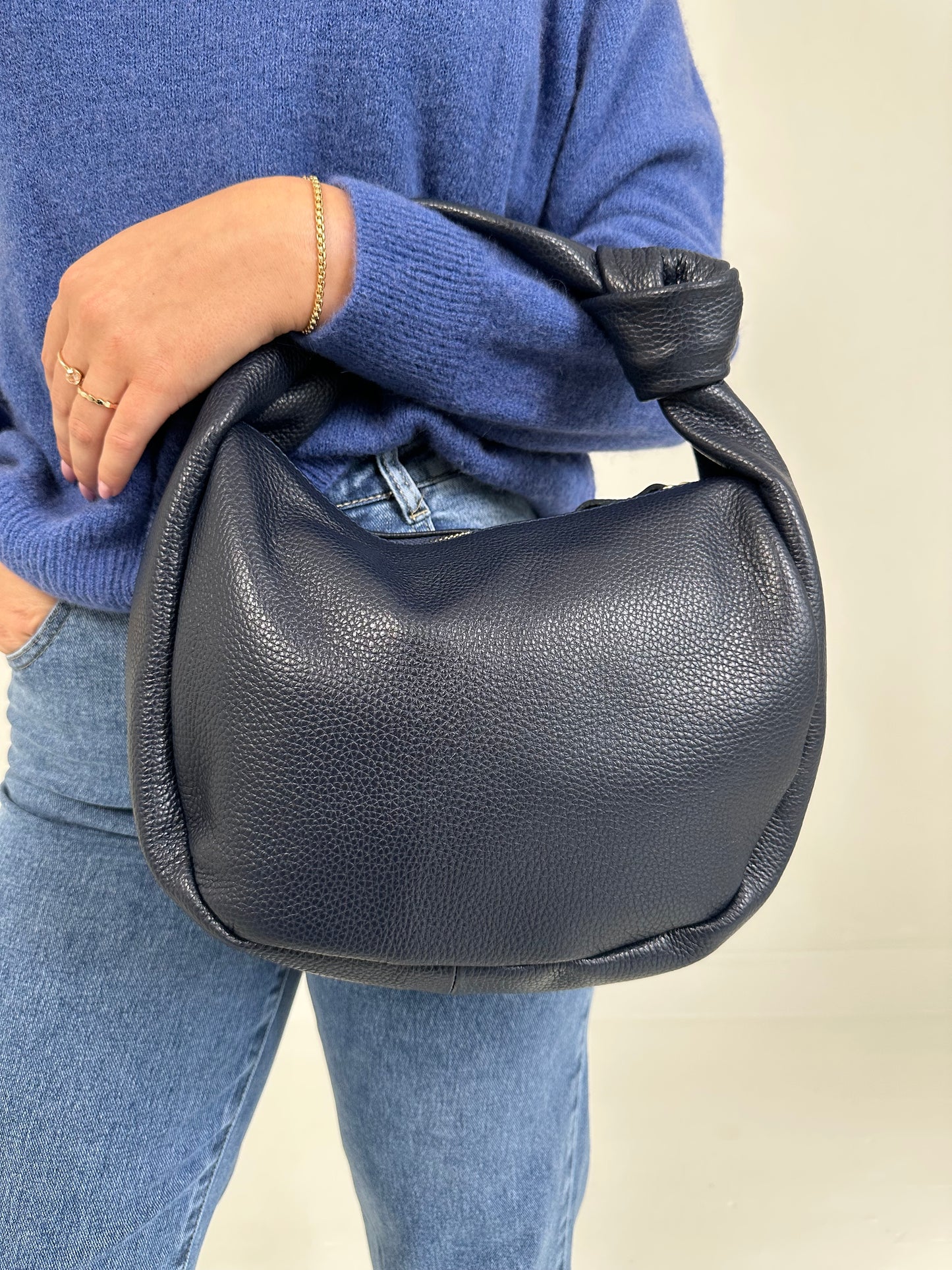 LILY TAS DONKERBLAUW