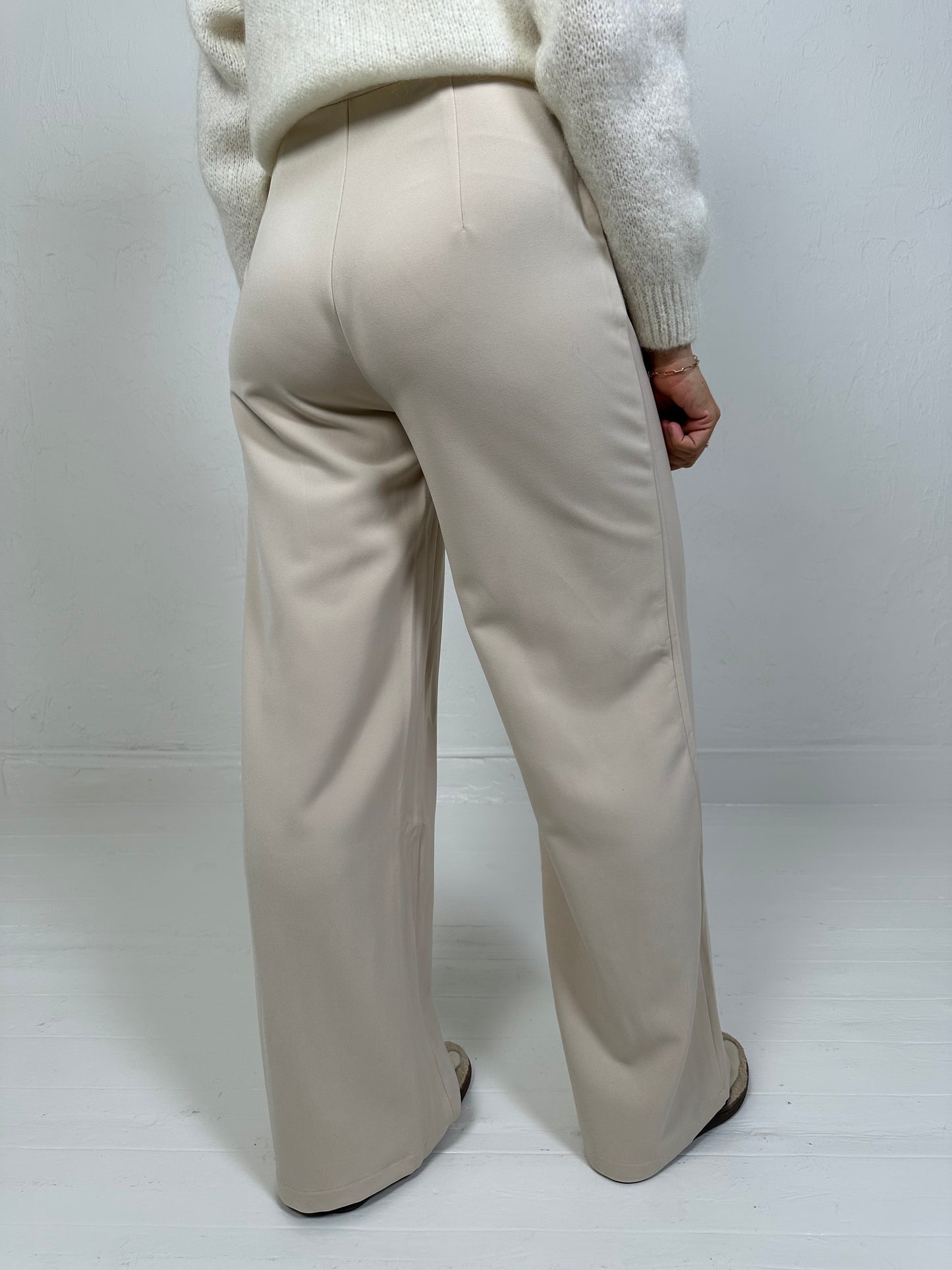 WIJDE PANTALON VAN STEVIGE STOF BEIGE