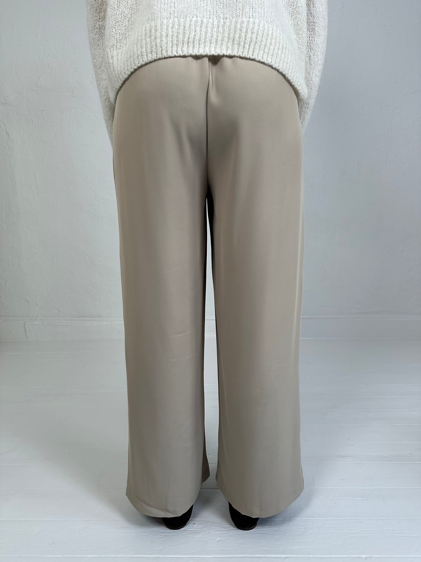 PANTALON MET VERSTELBARE TAILLEBAND BEIGE