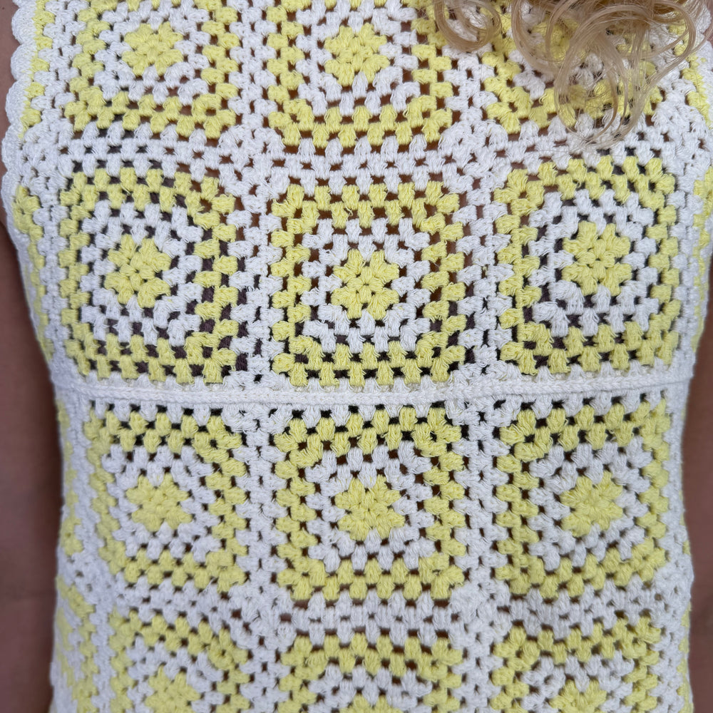 
                      
                        GEHAAKTE TOP YELLOW
                      
                    