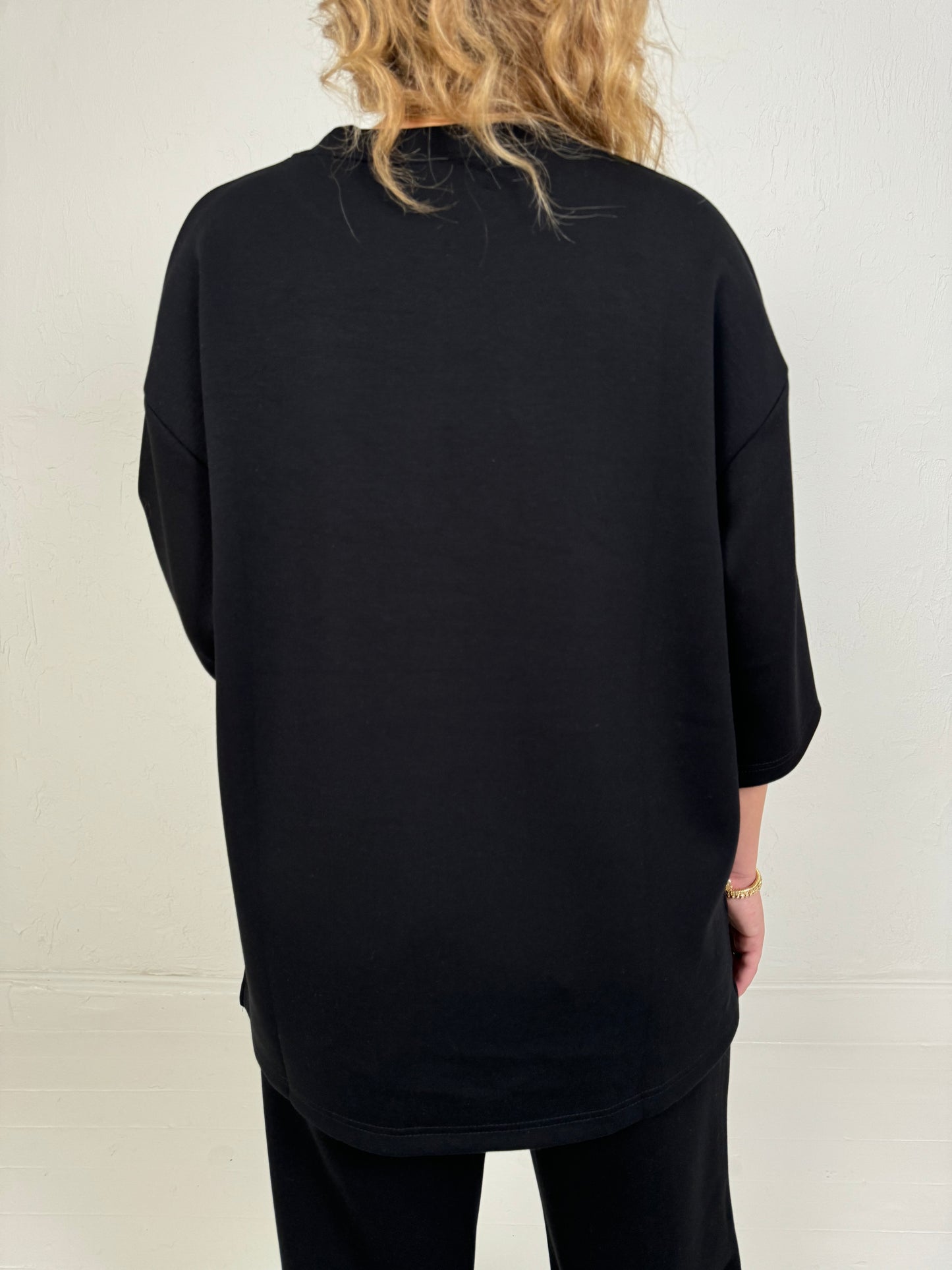 OVERSIZED T-SHIRT ZWART