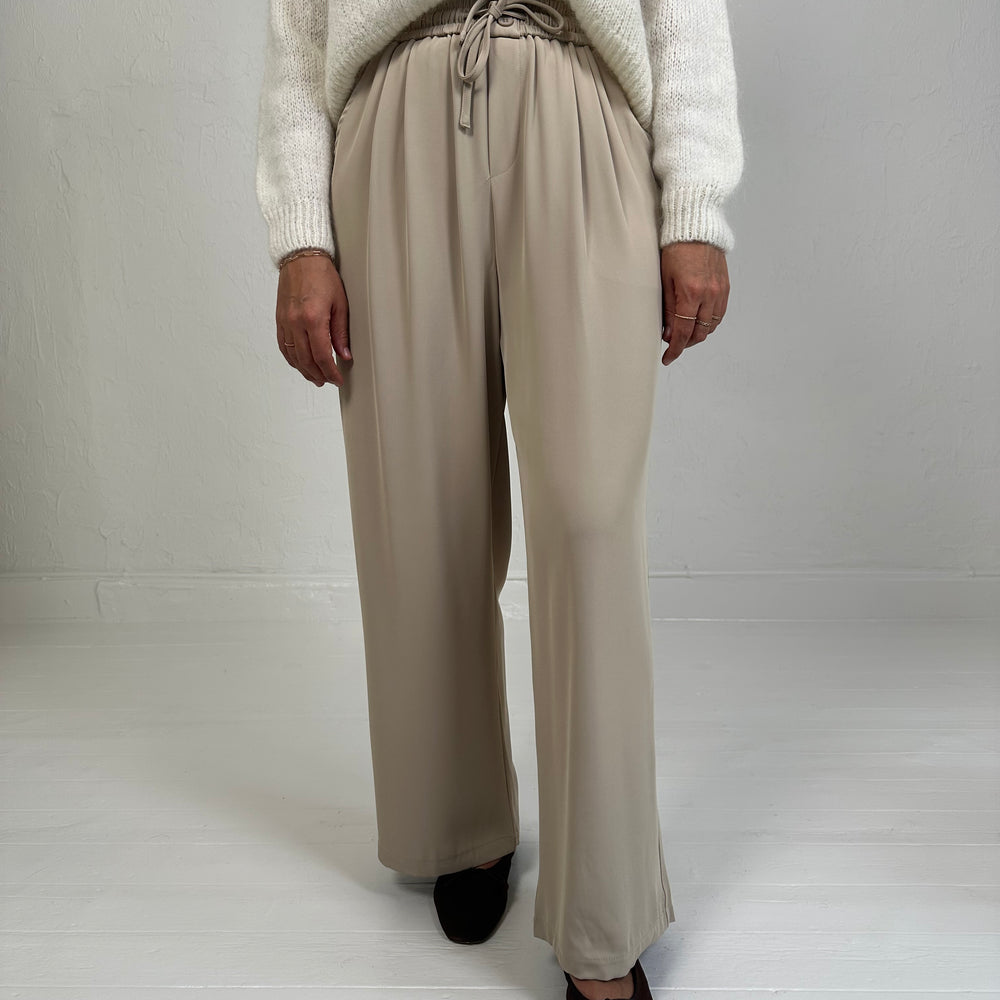 PANTALON MET VERSTELBARE TAILLEBAND BEIGE