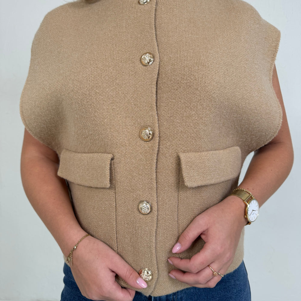 GILET MET GOUDEN KNOPEN CAMEL