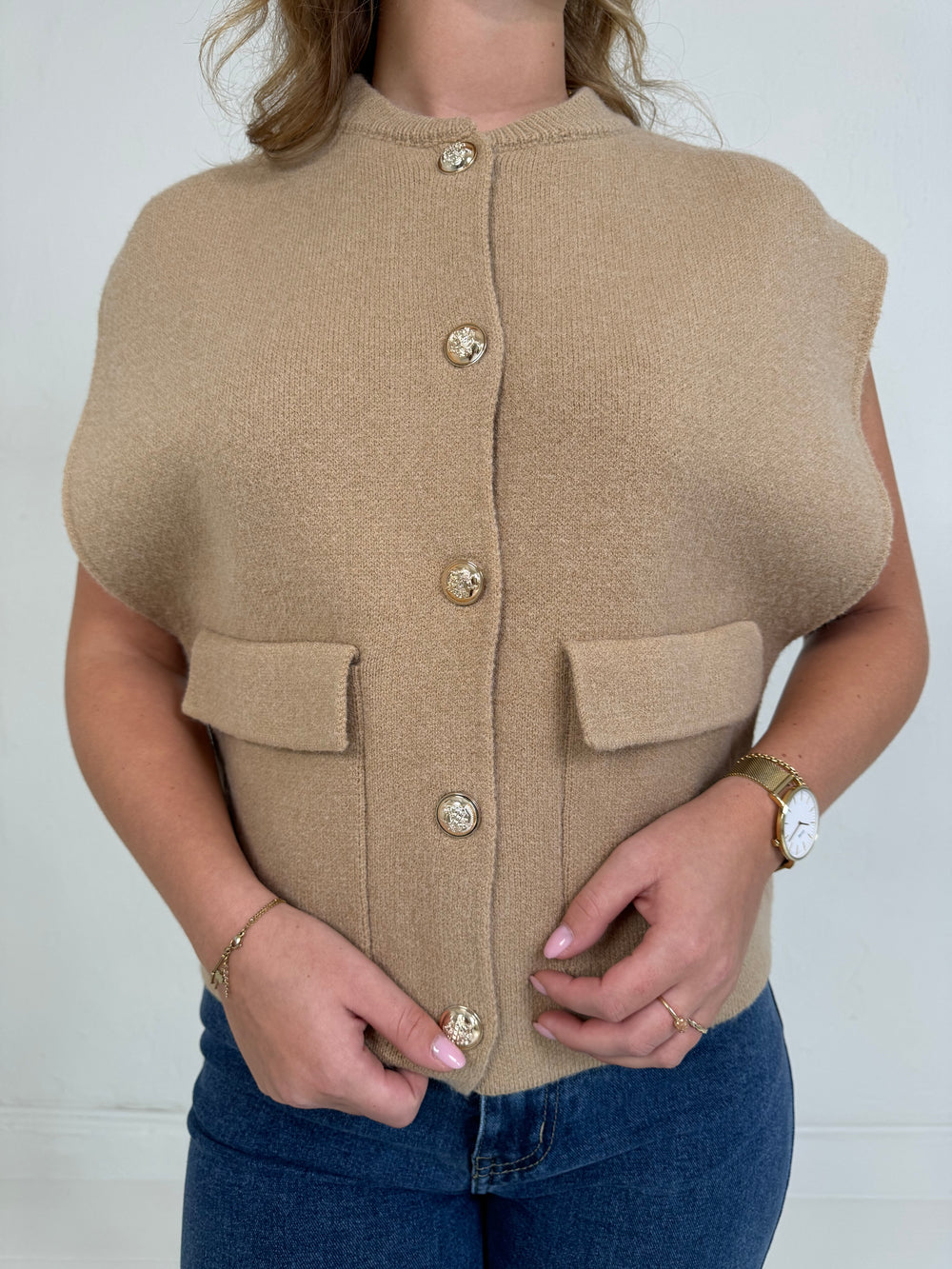 GILET MET GOUDEN KNOPEN CAMEL