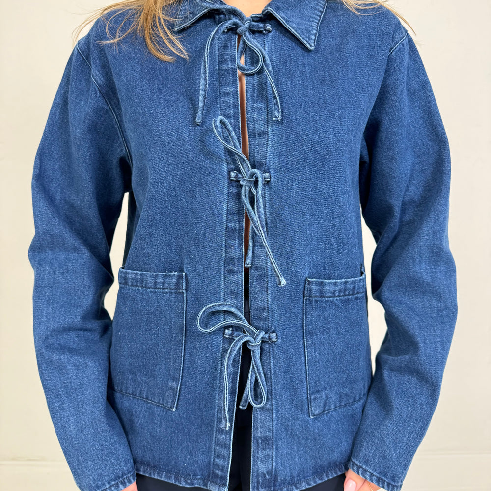 DENIM BLOUSE MET STRIKJES