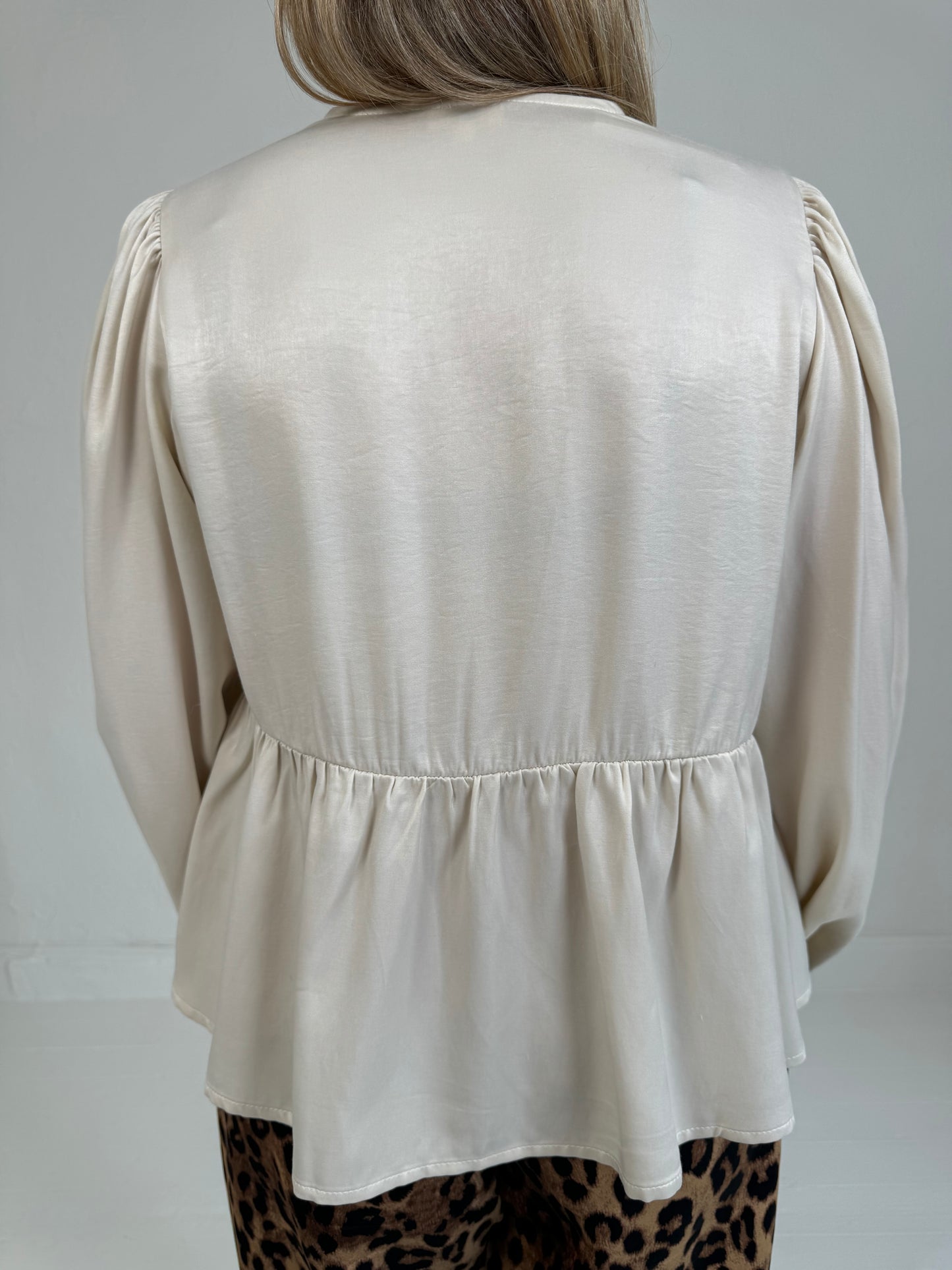 BLOUSE MET STRIKJES ECRU