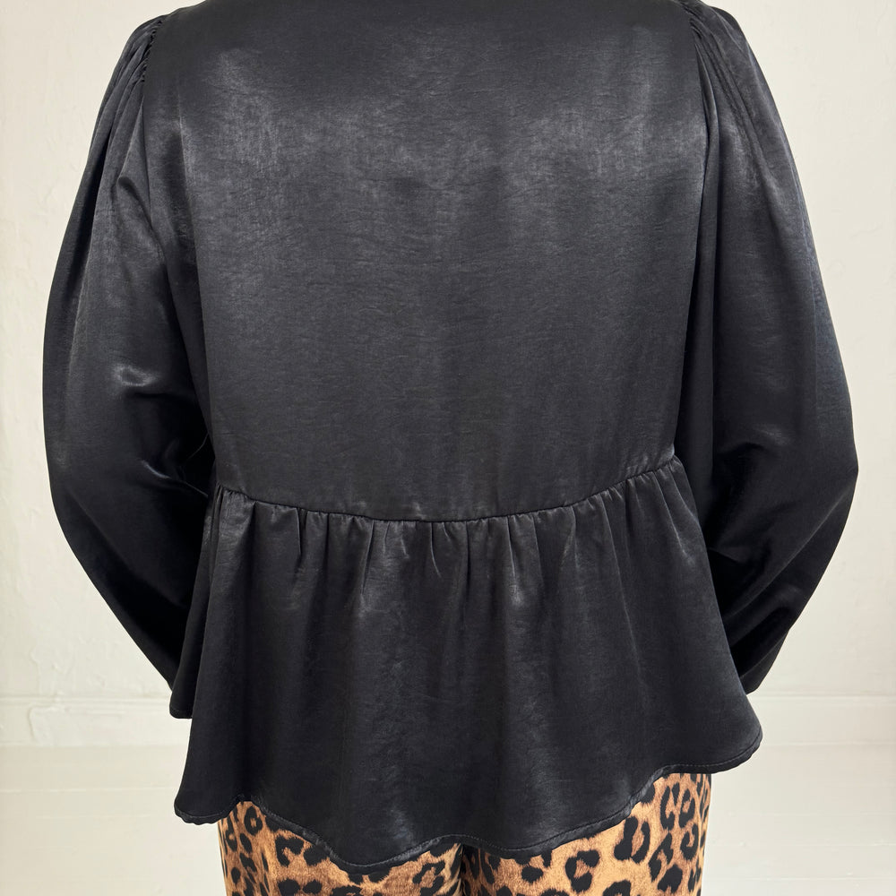 BLOUSE MET STRIKJES ZWART