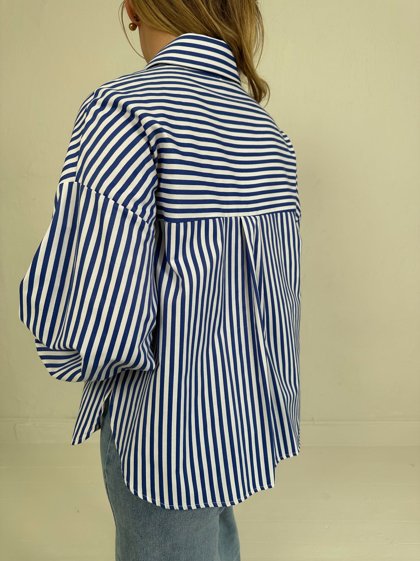 GESTREEPTE BLOUSE BLAUW